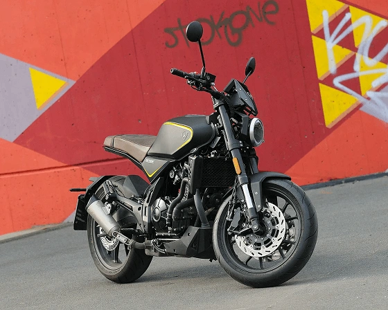 Motorno kolo Rebbe 400 ccm sive barve