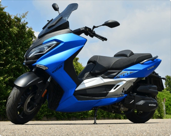 Parkiran moder skuter Storm-S ABS s 300 ccm motorjem